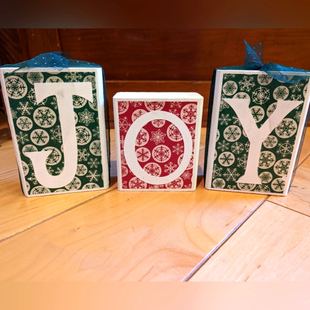 JOY wood block decorations